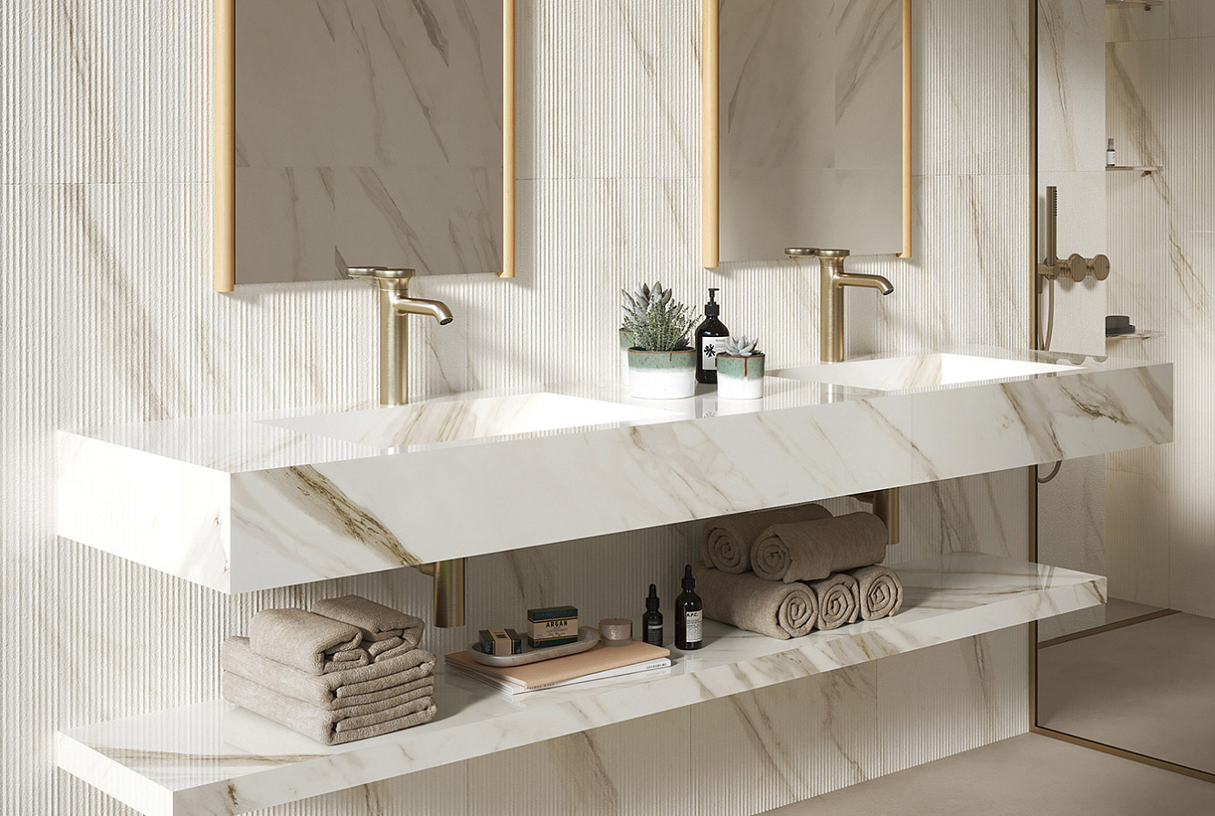 WALL: MARVEL 3D CREASE CALACATTA BERNINI / FLOOR: BOOST BALANCE ASH